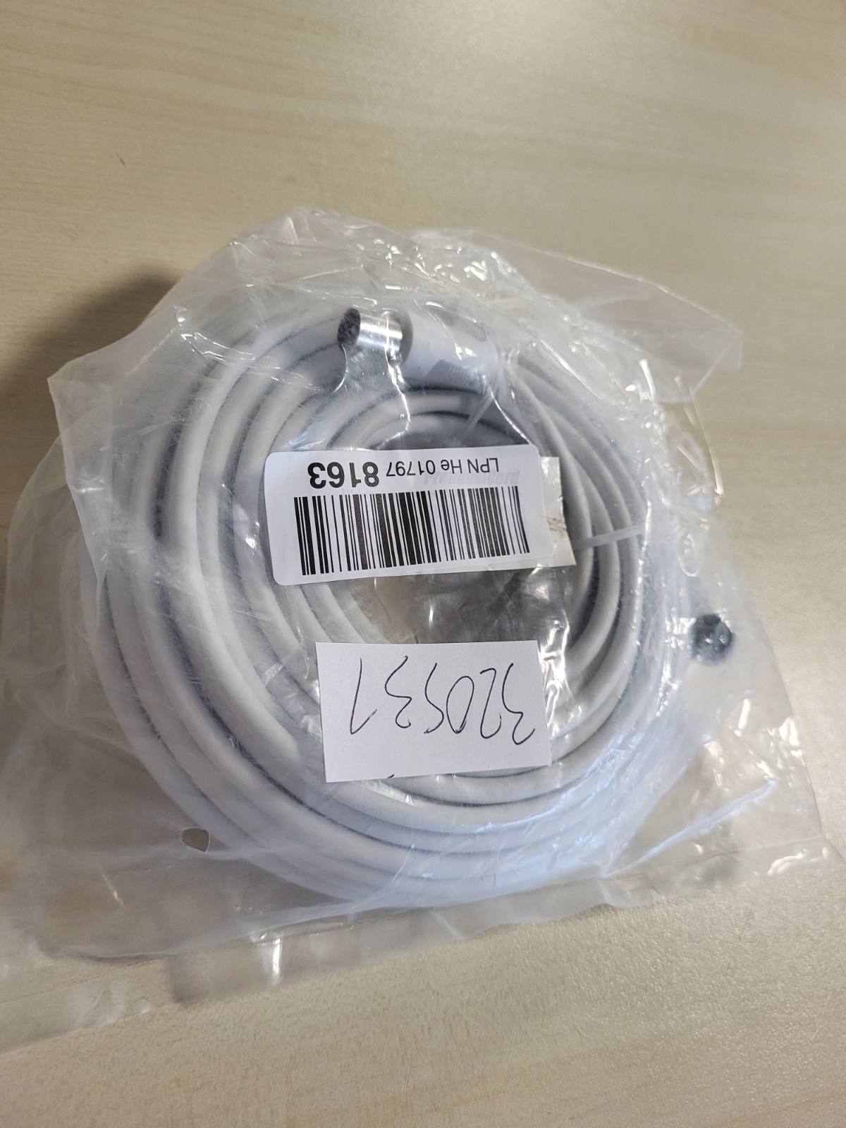 320531 - PremiumCord Kabllo Antenash Koaksiale për TV 15m, 75 Ohm, IEC Mashkull në Femër 90°, i Mbrojtur, për DVB-C, DVB-T/T2, 4K UHD 2160p, FULL HD 1080p 3D, e Bardhë