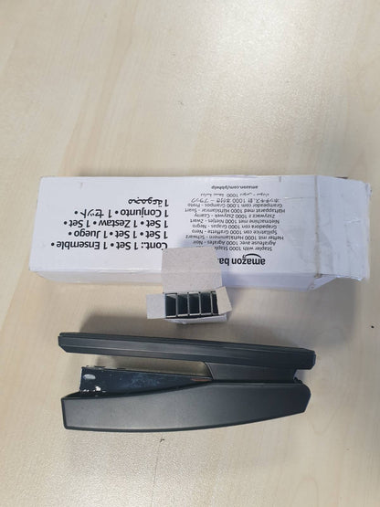 320610 - Amazon Basics Kapëse me 1000 kapëse, kapacitet 25 fletë, bazë gome kundër rrëshqitjes, e zezë