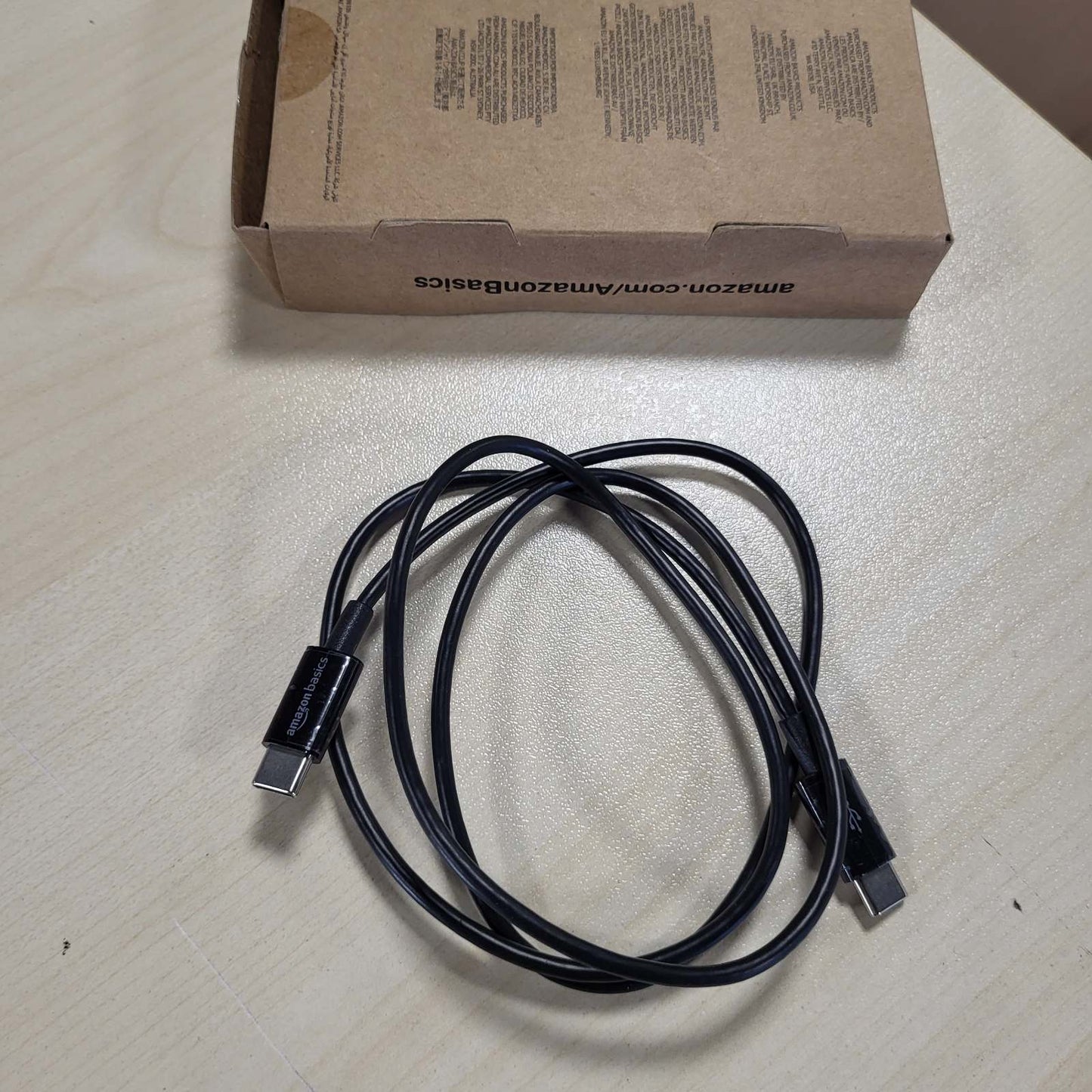 320660 - Kabllo karikimi të shpejtë USB-C në USB-C 2.0 Amazon Basics, shpejtësi 480 Mbps, i çertifikuar USB-IF, për Apple iPhone 16/15, iPad, Samsung Galaxy, tableta, laptopë, 0.9 m, i zi