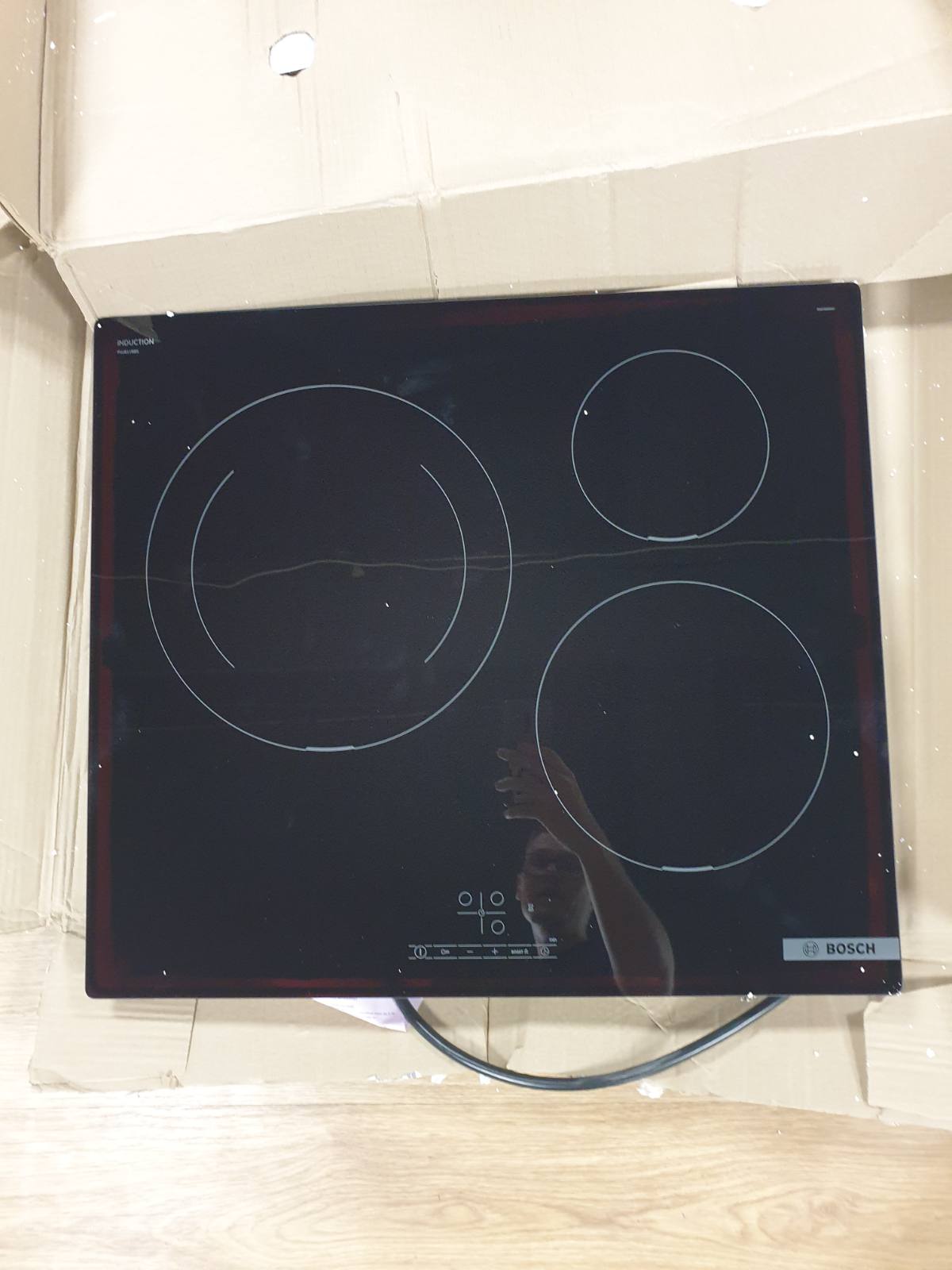 320776 - BOSCH Sobë me induksion PUJ611BB5E, Seria 4, 3 flakë, 60 cm, E zezë, Pa kornizë
