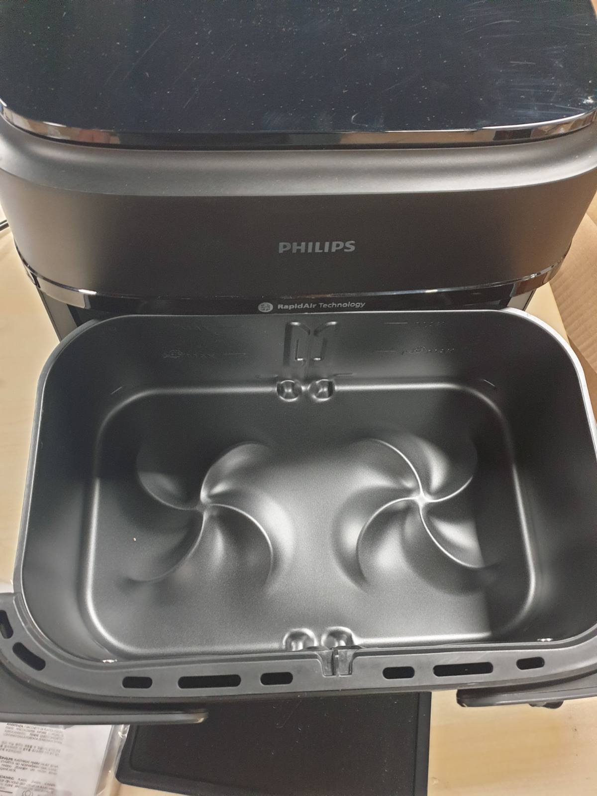 320803 - PHILIPS AIRFRYER SERIA 1000, kapacitet 7.1 litra, teknologji RapidAir, 10 mënyra gatimi, 90% më pak yndyrë, dizajn kompakt, aplikacioni i recetave HomeID (NA154/00)
