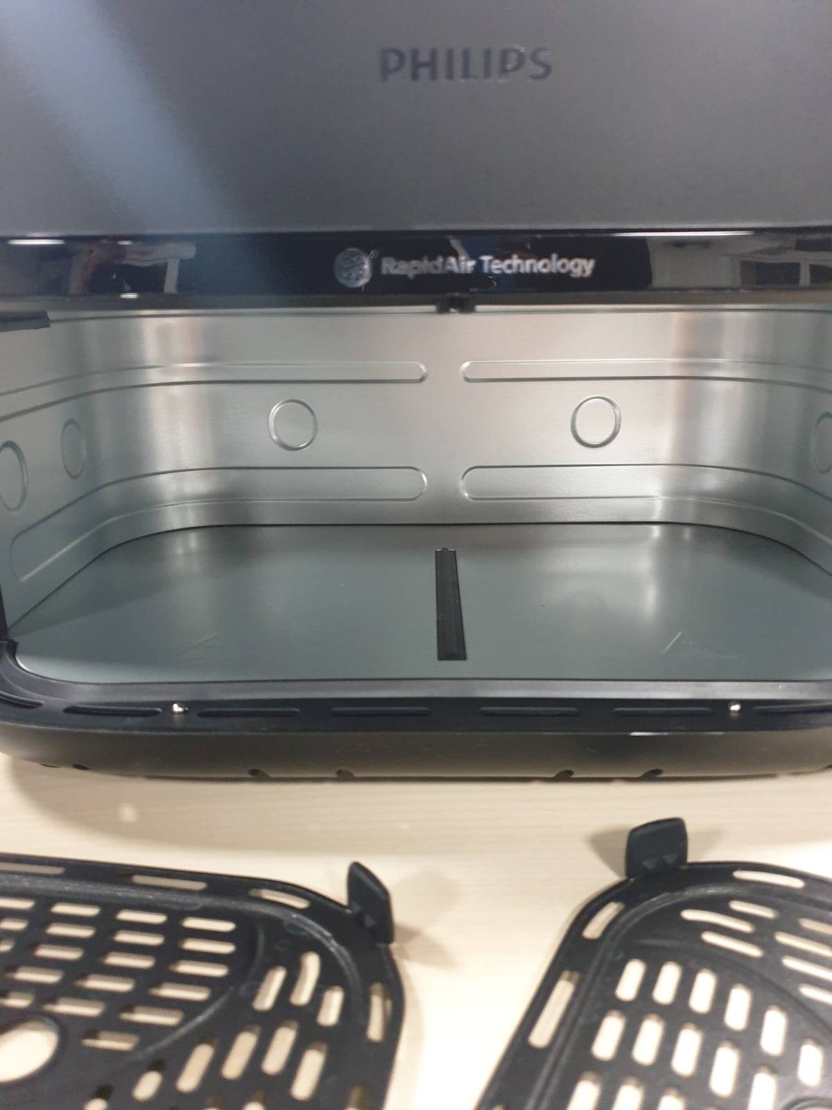 320803 - PHILIPS AIRFRYER SERIA 1000, kapacitet 7.1 litra, teknologji RapidAir, 10 mënyra gatimi, 90% më pak yndyrë, dizajn kompakt, aplikacioni i recetave HomeID (NA154/00)