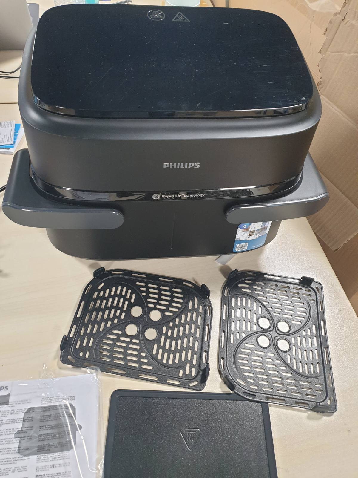320803 - PHILIPS AIRFRYER SERIA 1000, kapacitet 7.1 litra, teknologji RapidAir, 10 mënyra gatimi, 90% më pak yndyrë, dizajn kompakt, aplikacioni i recetave HomeID (NA154/00)
