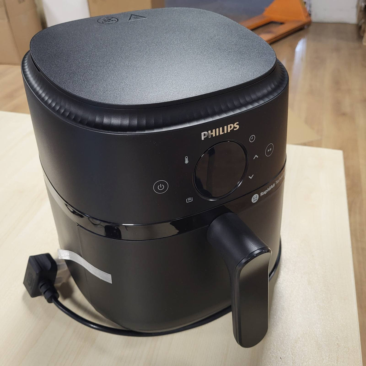 320815 - PHILIPS Fritezë Seria 2000 Air Friter – kapacitet 4.2L, teknologji RapidAir, 13 modalitete gatimi në 1, ekran me prekje, deri në 90% më pak yndyrë, e lehtë për t’u pastruar (NA229/09), e zezë