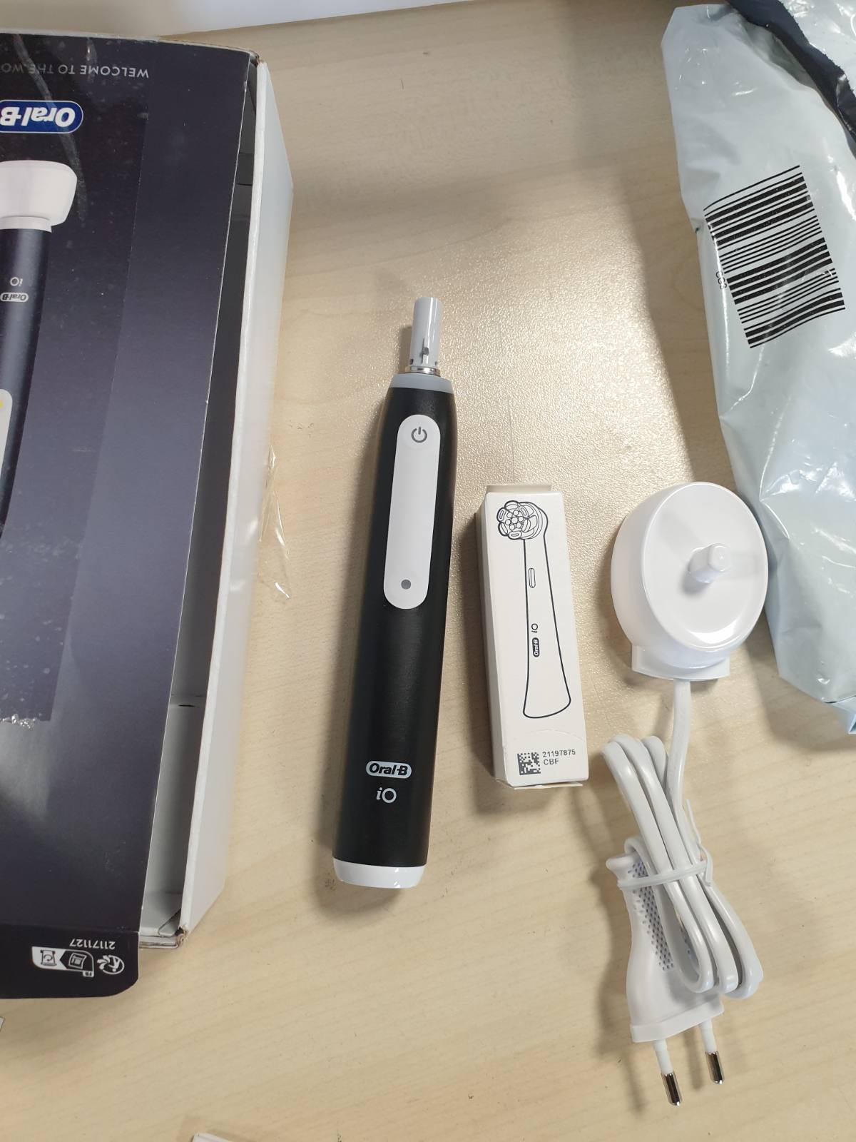 320886 - ORAL-B Furçë dhëmbësh elektrike iO Series 3, e zezë