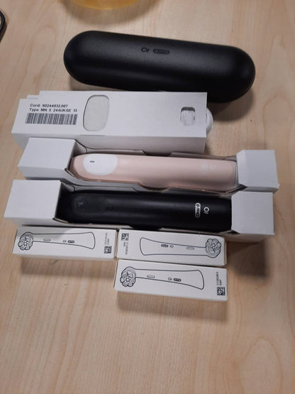 320898 - ORAL-B Furçë dhëmbësh elektrike iO Seria 2, përfshin 3 koka furçe, çantë udhëtimi, 3 mënyra pastrimi, e zezë/Rozë