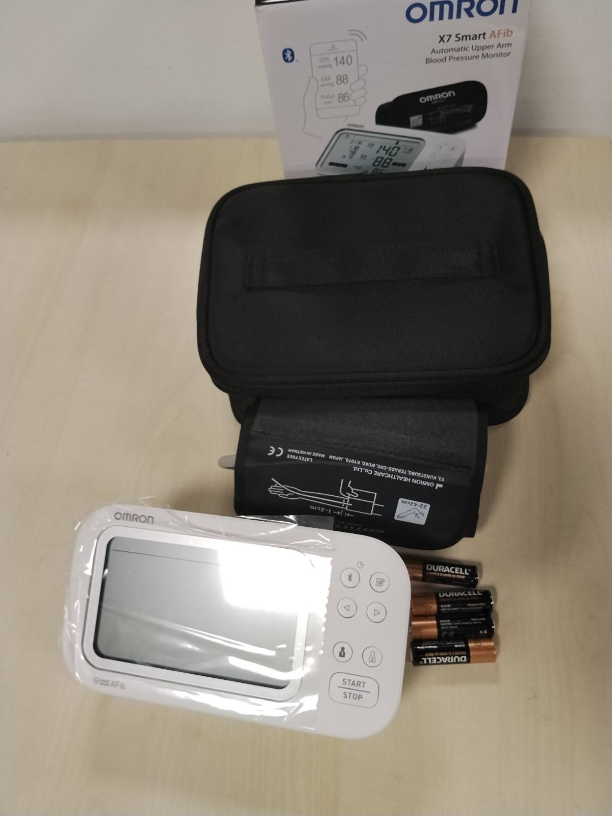 320929 - OMRON Monitorues i tensionit të gjakut për krahun e sipërm X7 Smart AFib me aplikacion, 2 përdorues, 22-42 cm