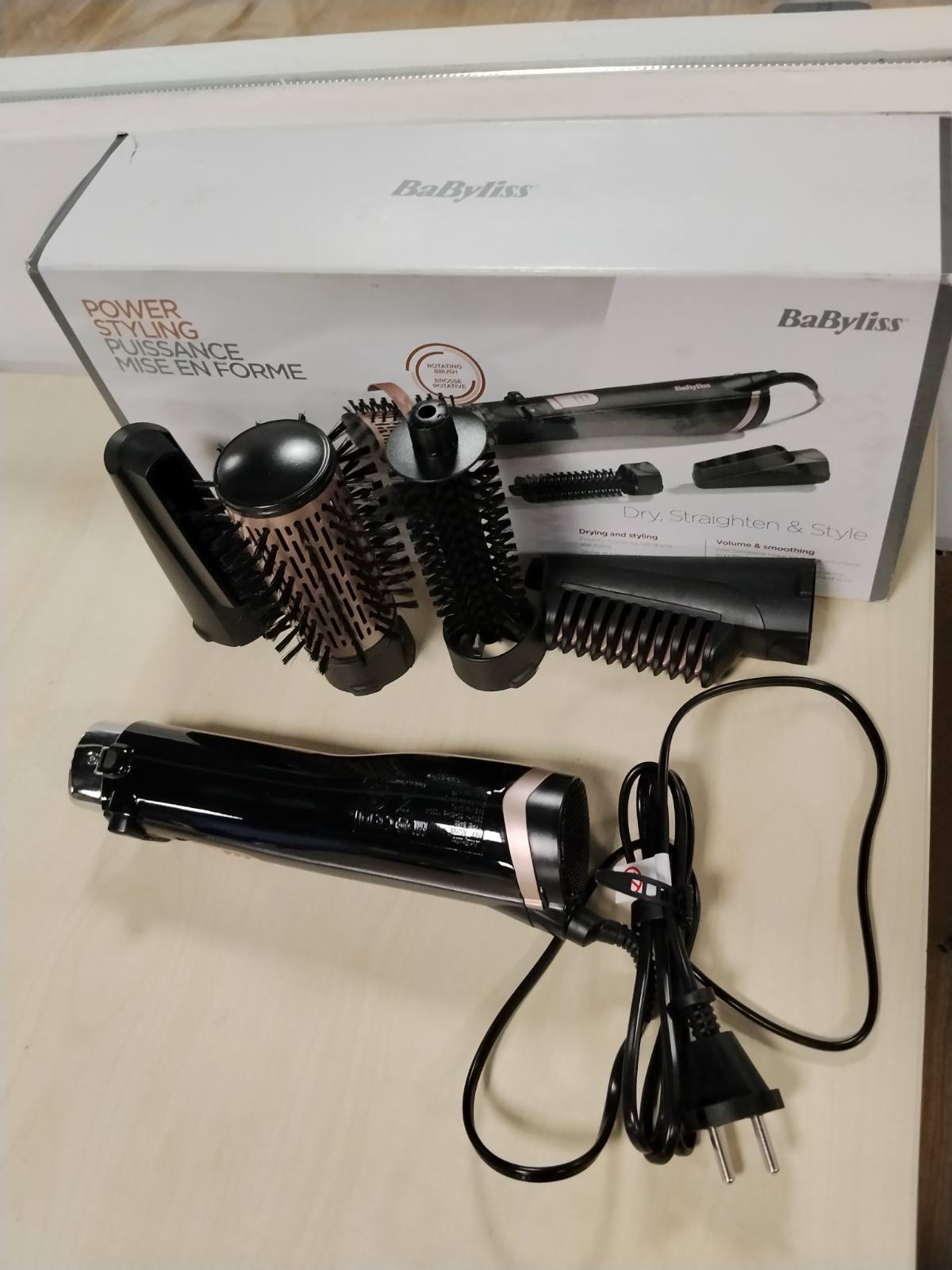 320940 - BaByliss Furçë rrotulluese AS200E, për tharje, drejtim dhe stilim, Funksion jonik, me 4 aksesorë të ndërrueshëm, e zezë