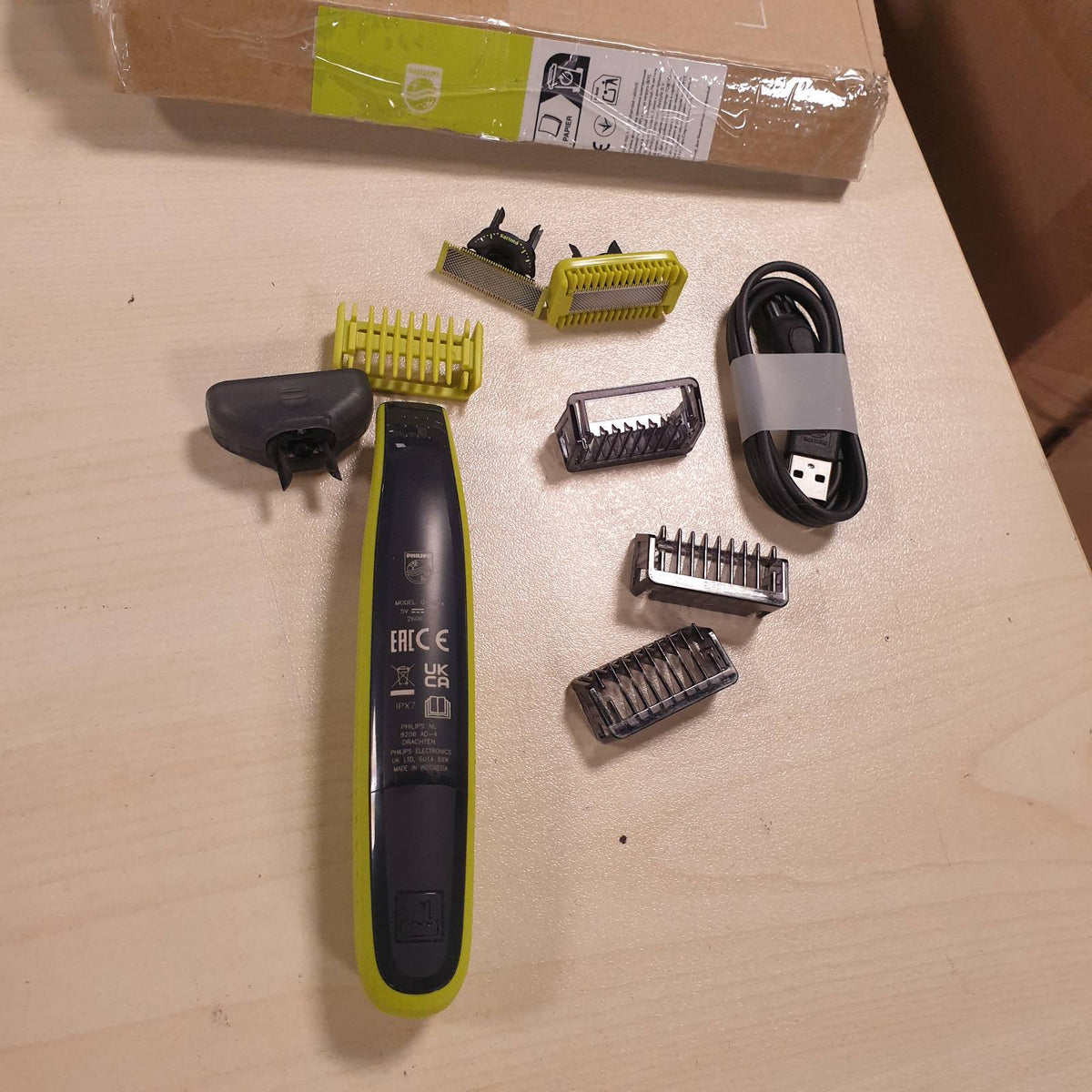 321002 - PHILIPS OneBlade 360 Fytyrë & Trup, makinën rroje elektrike, 3 tehe 360, 3 aksesorë shkurtimi (1/3/5 mm), 2 aksesorë trupi, rruajtje e lagësht dhe e thatë (QP2824/31)