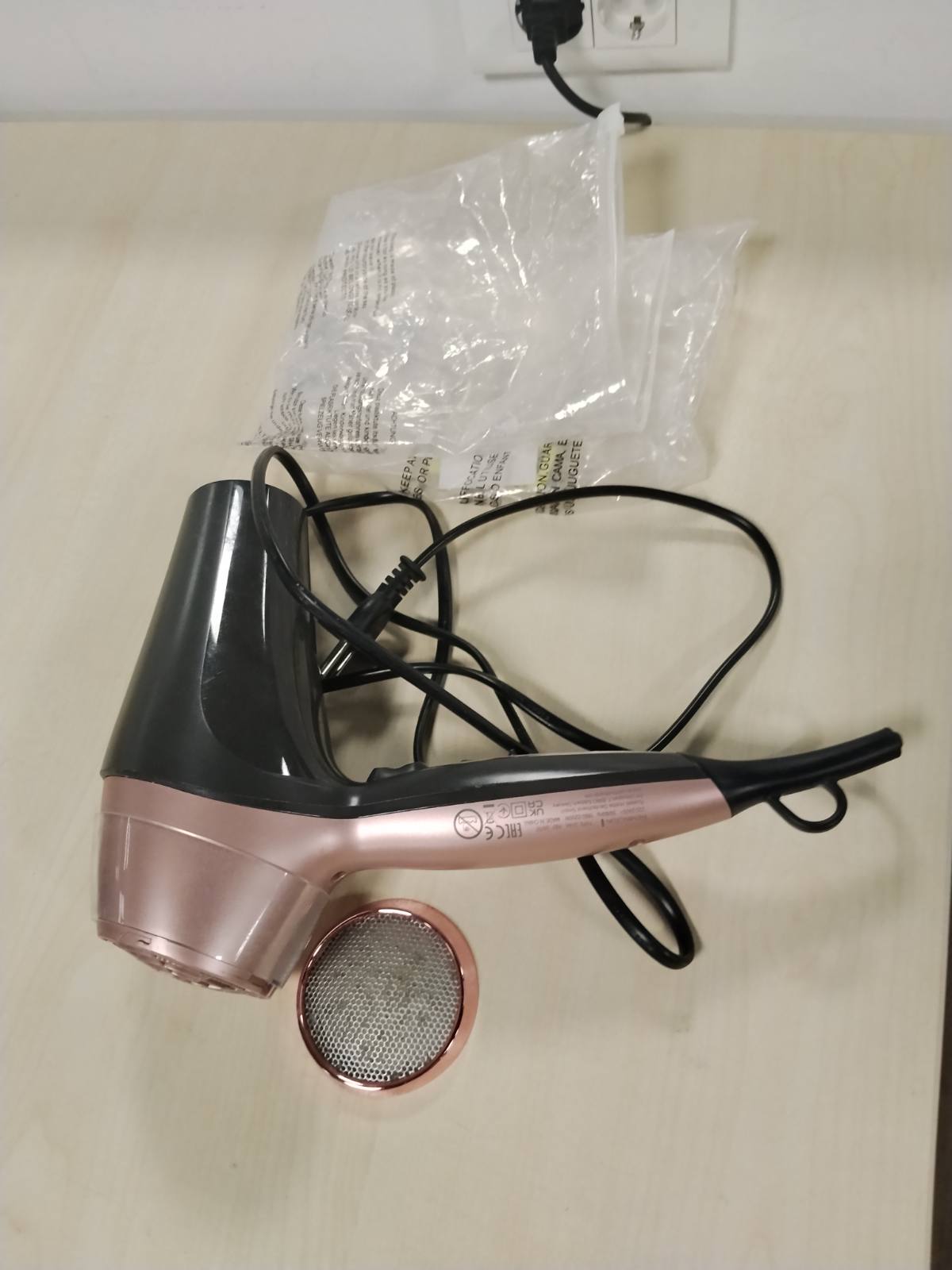 321102 - REMINGTON D5707, Tharëse flokësh Ionic, 2200W, përfshin 3 aksesorë stilimi, 3 cilësime ngrohjeje, 2 cilësime shpejtësie