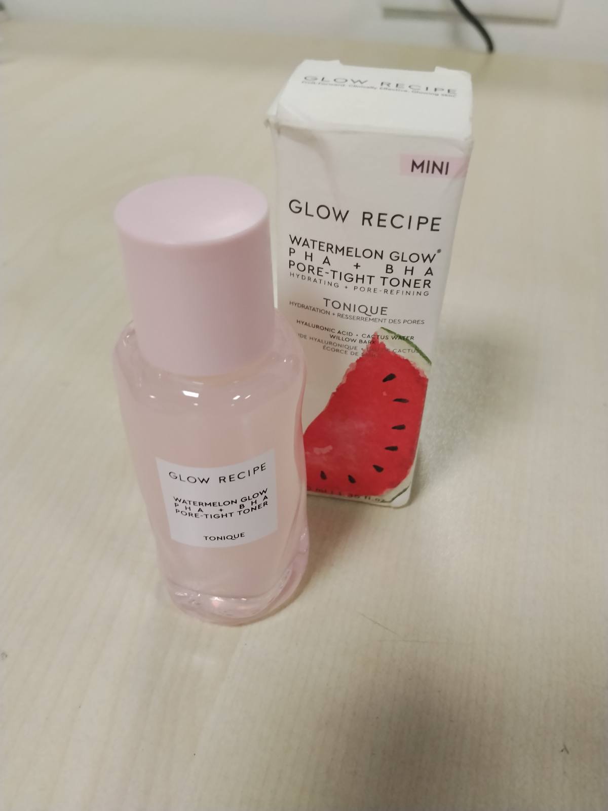 321160 - GLOW RECIPE TONIK PËR FYTYRËN - 40 ml, me PHA dhe BHA, acid hialuronik, ujë kaktusi, kastravec qetësues