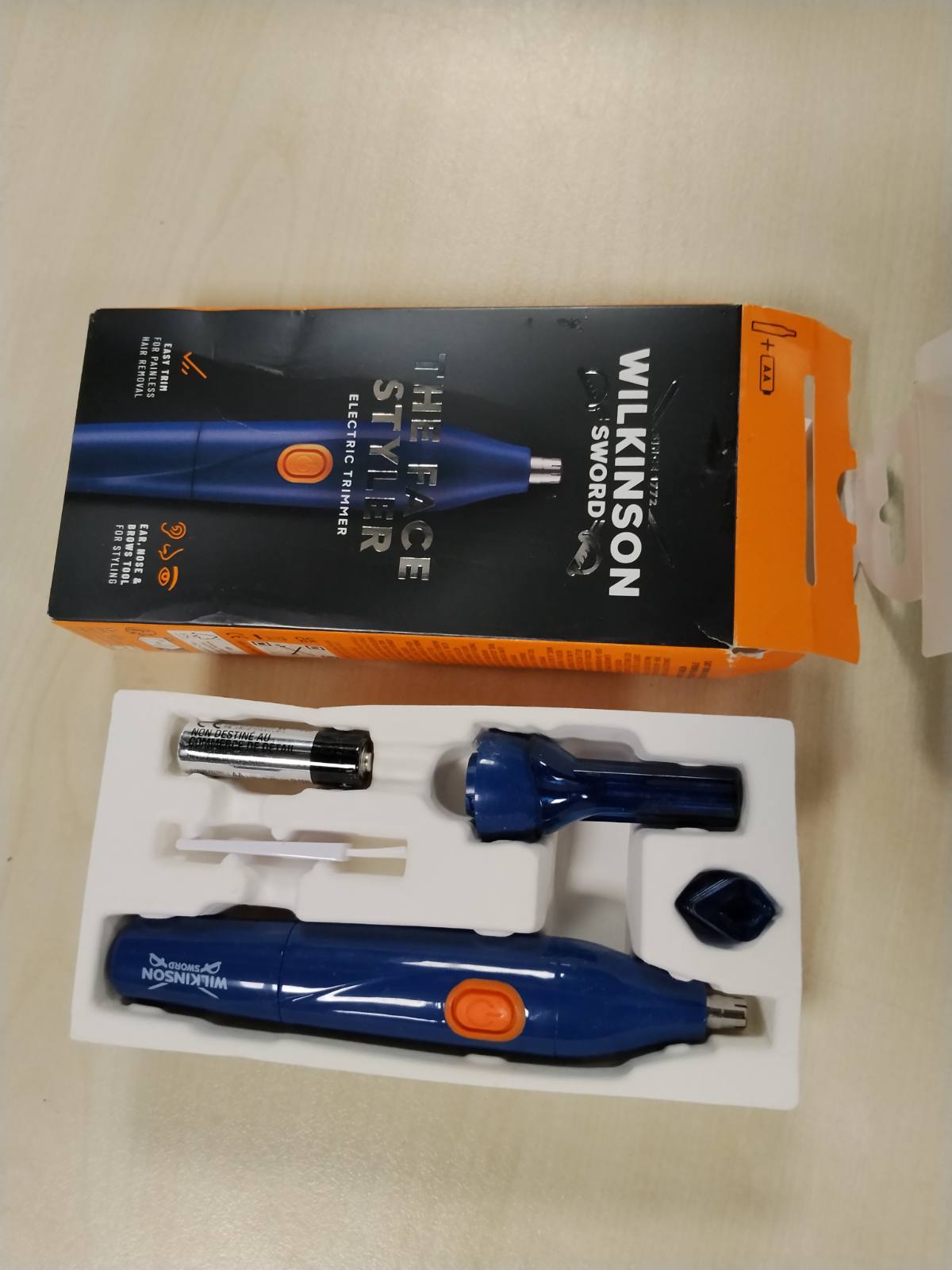 321483 - WILKINSON SWORD Makinë prerëse elektrike për qimet e hundës, veshëve dhe vetullave