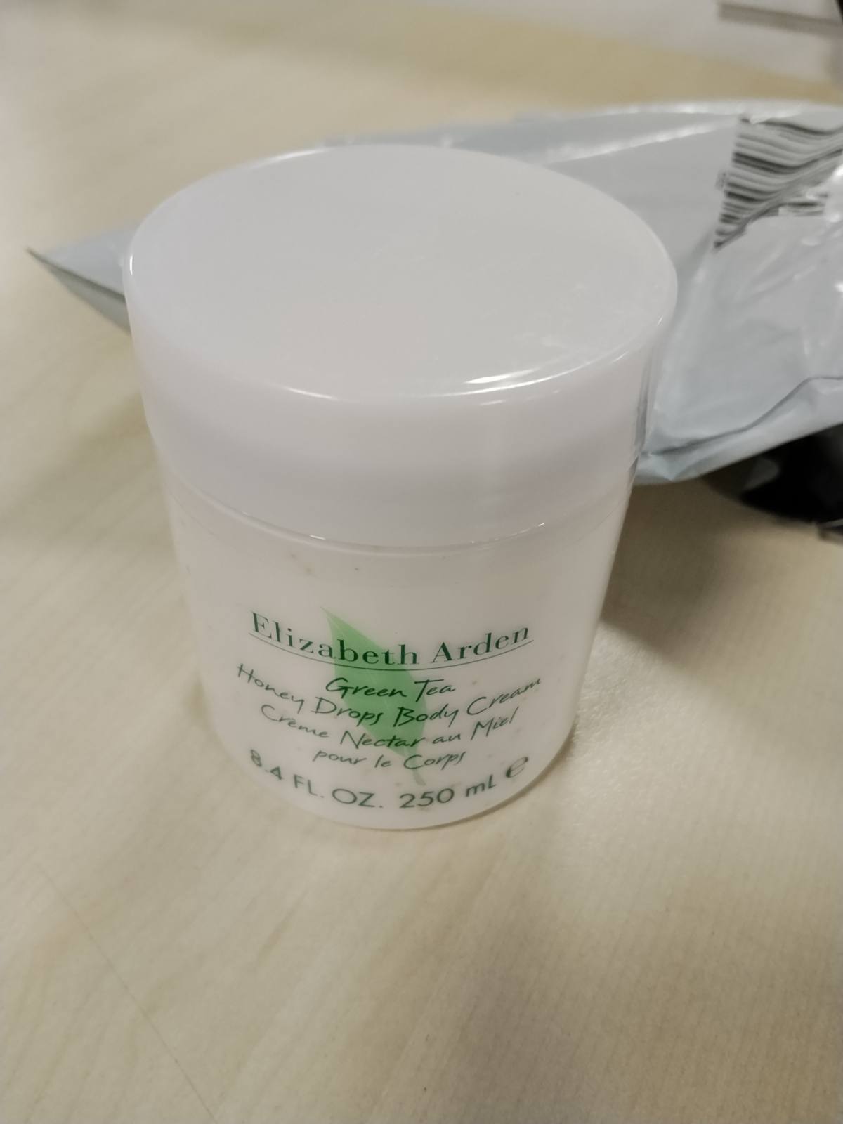 321632 - ELIZABETH ARDEN Krem Trupi me Pika Mjalti dhe Çaj të Gjelbër, 250 ml