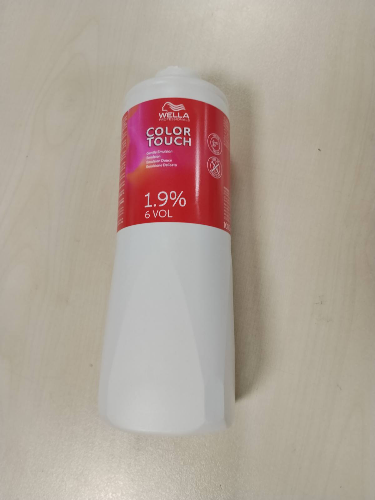 321668 - WELLA PROFESSIONALS Color Touch Emulsion 1.9% Zhvillues - 1 L - Aktivizues gjysmë i përhershëm - Vegan