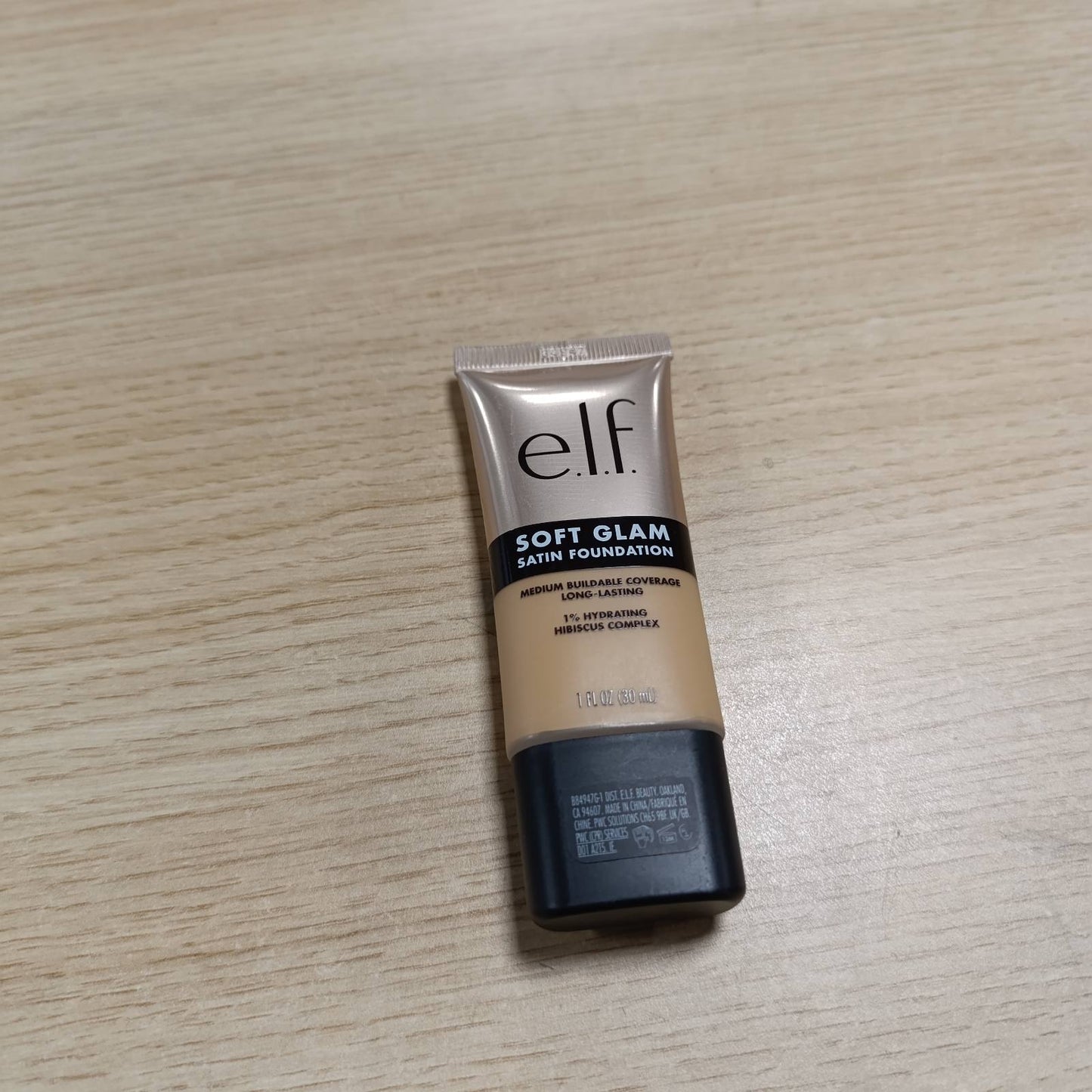 321767 - ELF - Fondatinë sateni Soft Glam, Mbulim mesatar, Qëndrueshmëri e gjatë, Vegane dhe pa mizori, 30 Ngrohtësi mesatare
