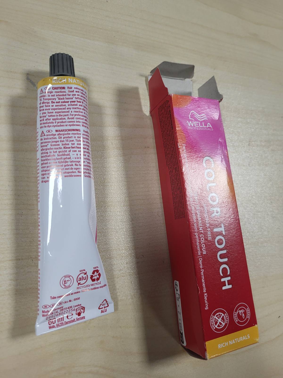 321856 - WELLA PROFESSIONALS Ngjyrë Color Touch Rich Naturals 1/81 Light Blonde Pearl Ash, 60 ml, Vegane, Pa amoniak, Pastrues metali, 28 larje