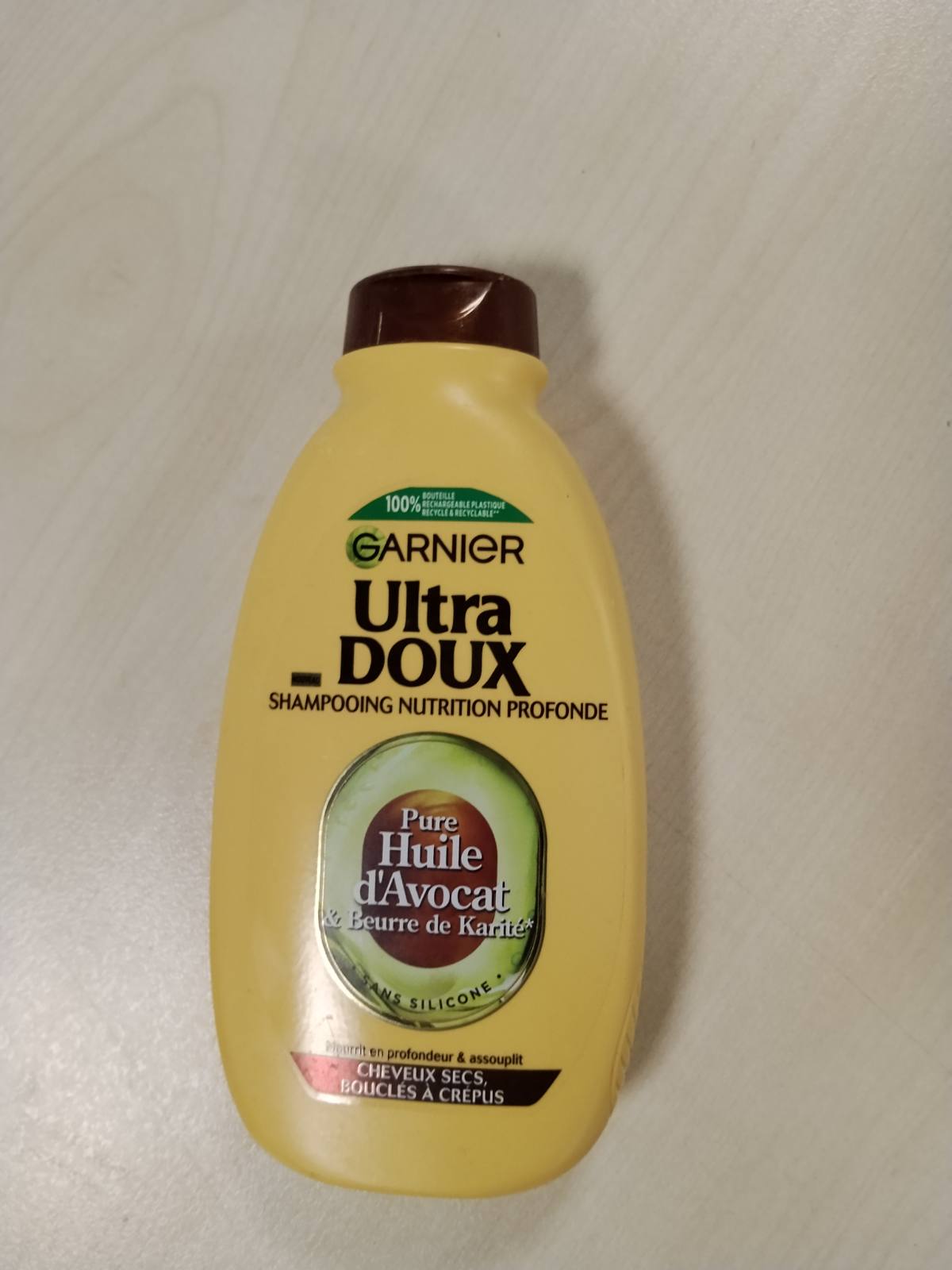 321939 - GARNIER - Shampo Ultra Doux për flokë të thatë dhe kaçurrela me avokado dhe gjalpë shea - 300 ml