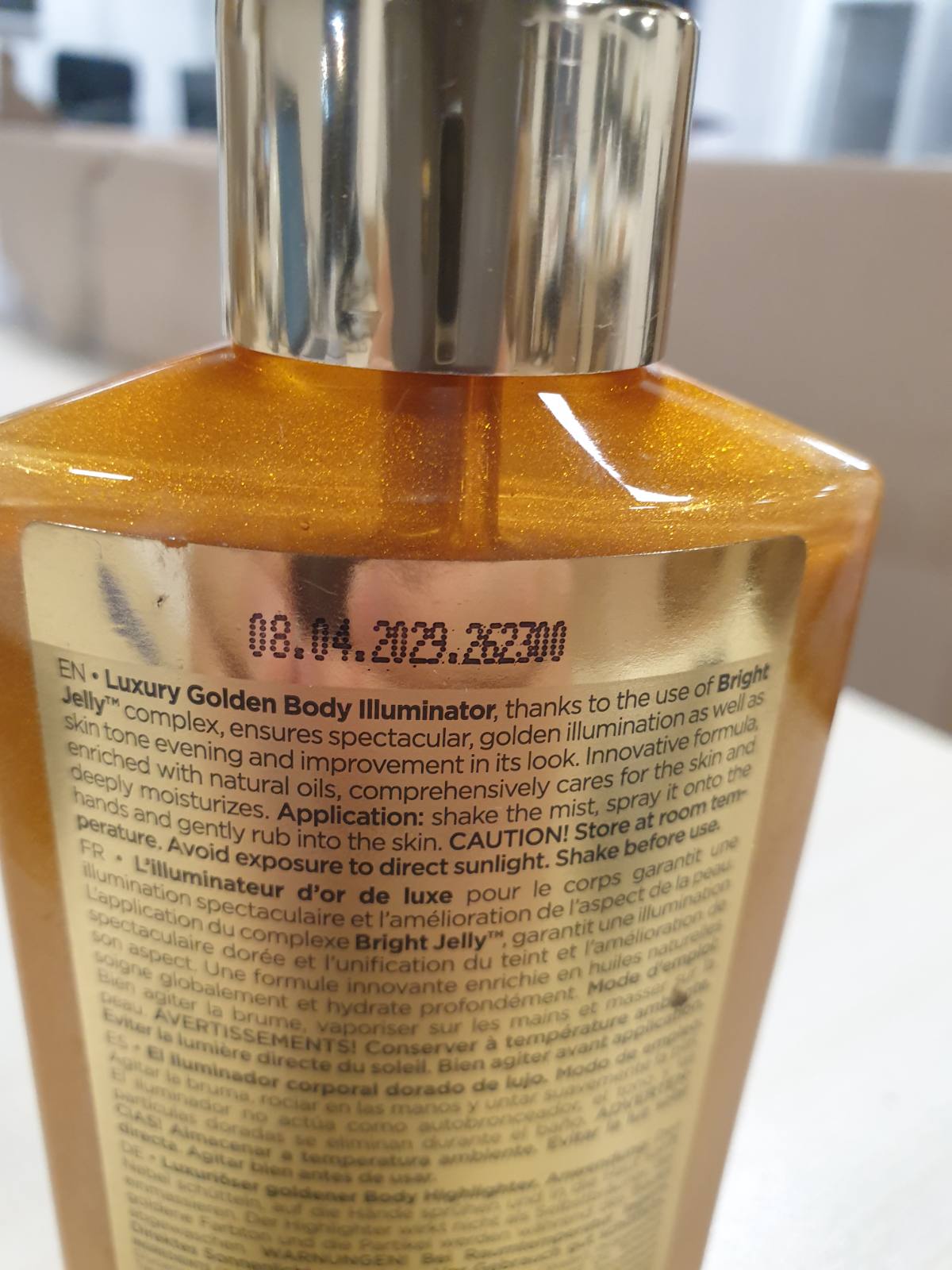 322000 - EVELINE COSMETICS Ndriçues trupi Brazilian Body Luxurious Golden, Hidraton dhe barazon ngjyrën e lëkurës, 200ml