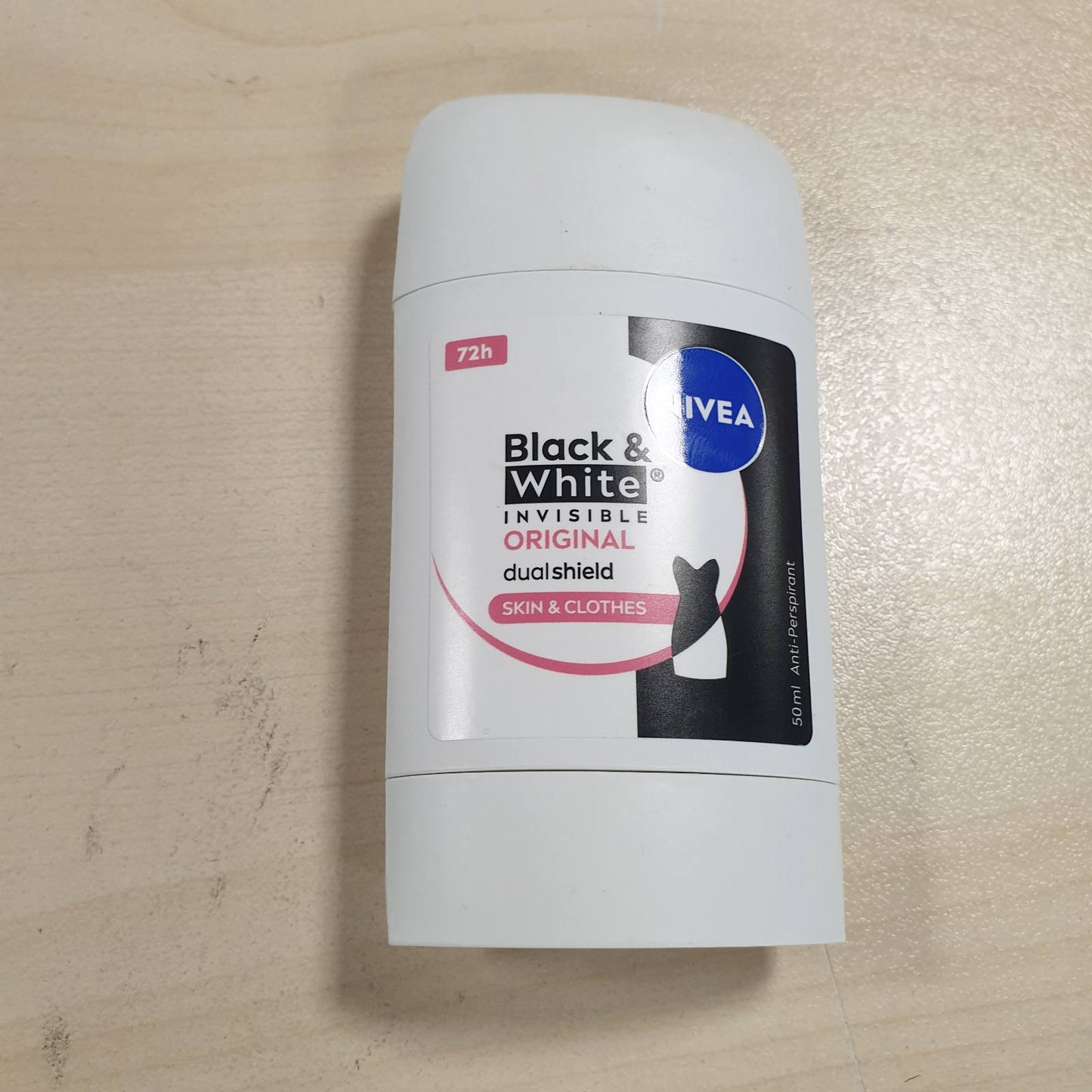322147 - NIVEA Deodorant Stick Black & White Invisible Original, 50 ml, efektiv 72 orësh për femra