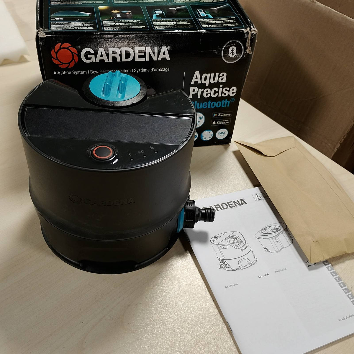322197 - GARDENA - Sistemi i ujitjes AquaPrecise - për lëndina deri në 320 m² - me energji diellore, shpërndarje e barabartë e ujit, i përshtatshëm për çdo formë kopshti - Bluetooth, instalim i lehtë (16000-20)