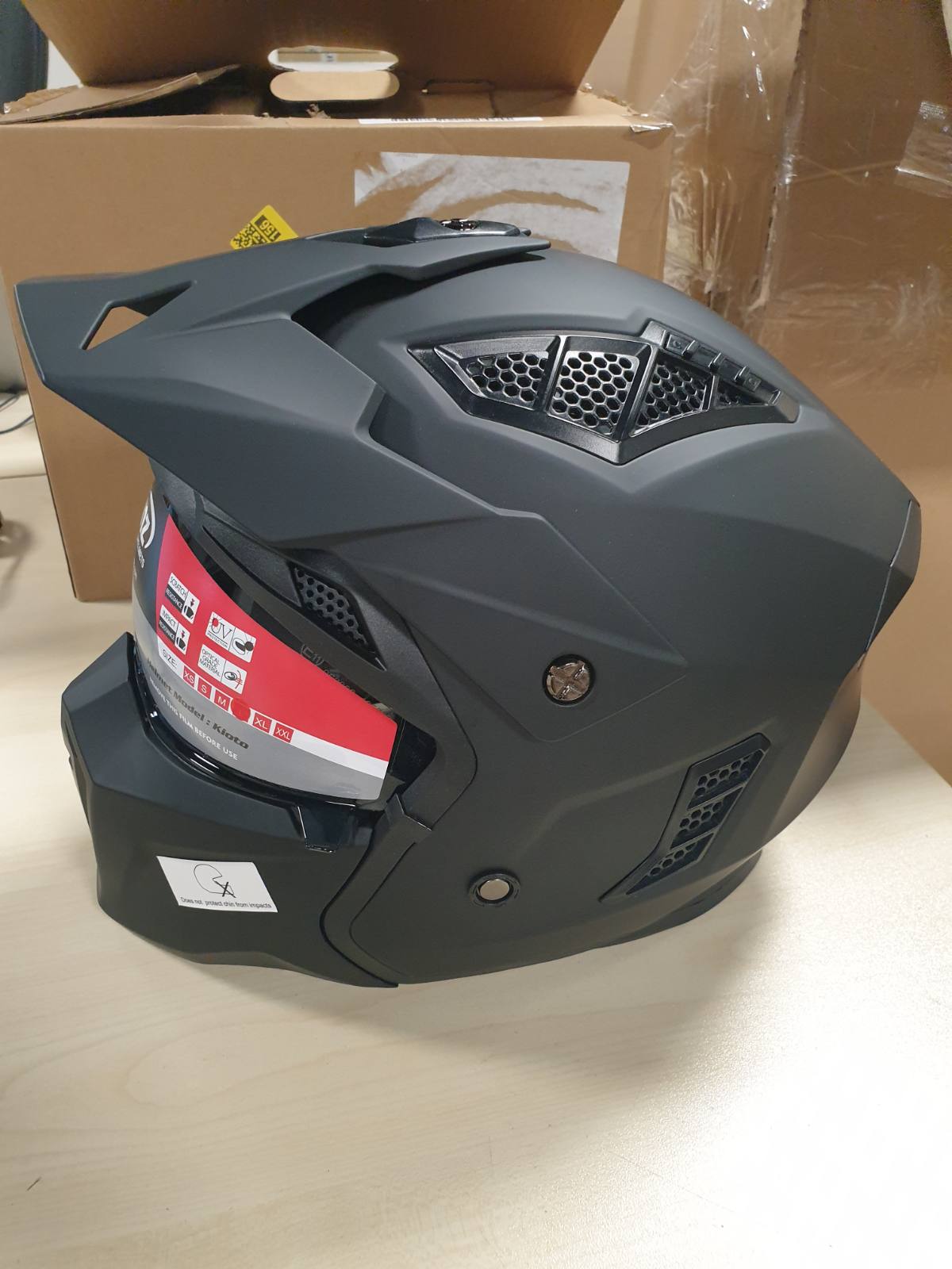 322252 - VINZ Kioto Helmetë Reaktive, E Miratuar ECE 22.06, Helmetë Skuteri me Mbrojtëse Dielli, Mjekre të Lëvizshme - E Zezë Mat