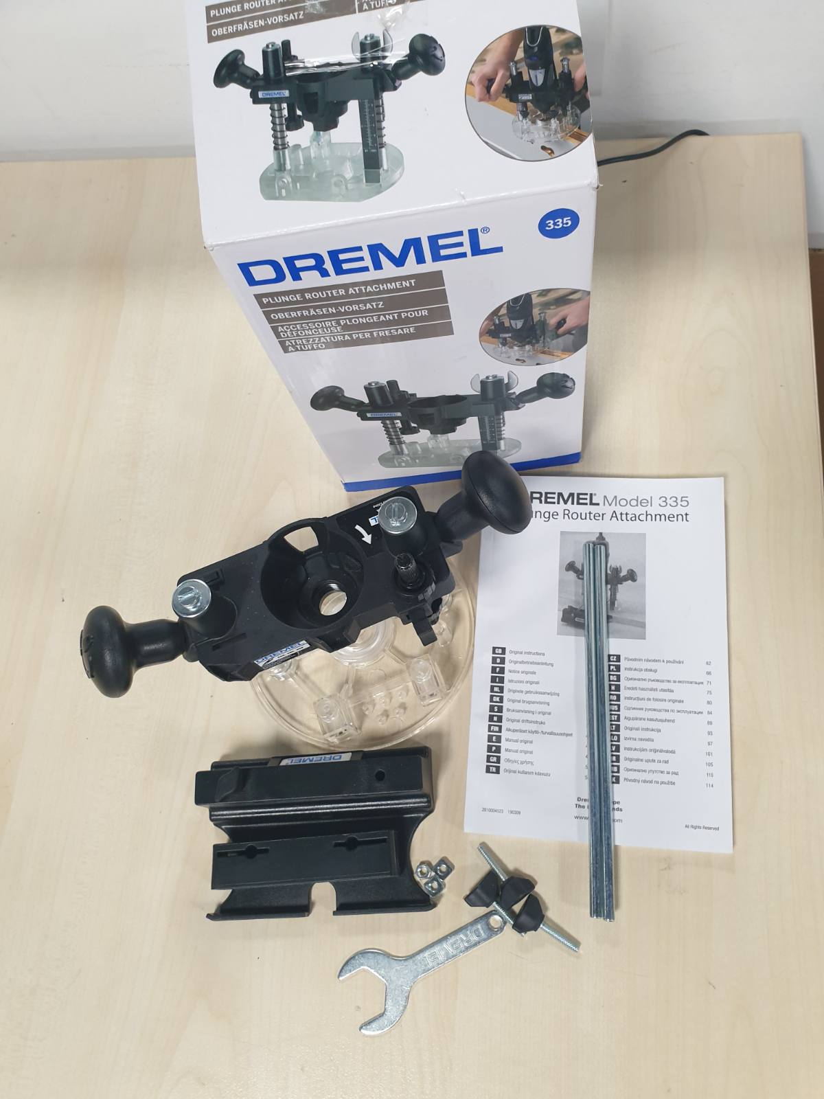 322343 - DREMEL Fryrëse Zhytëse 335, aksesor rrotullues për frezim, prerje, shpim, përfundim dhe punime intarsimi