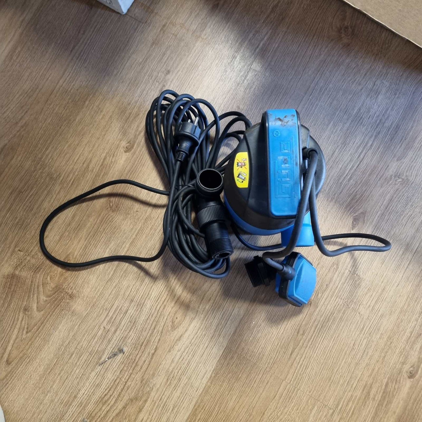 322360 - GÜDE GS 4002 P POMPË ZHYTËSE PËR UJË TË NDOTUR (400 W, 7500 L/ORË, KOKË MAKSIMALE 5 M, THELLËSI MAKSIMALE 4 M, HELIKË NORYL, KABLLLO 10 M, ÇELËS NOTUES ME RREGULLIM, MBROJTJE TERMIKE)