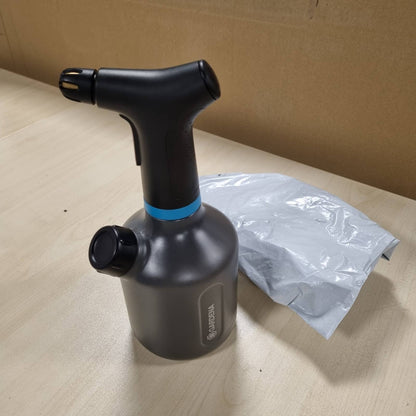 322555 - GARDENA Spërkatës me Pompë EasyPump 1L, me funksion 360°, grykë prej bronzi, dizajn i tejdukshëm, kapak dozimi i integruar