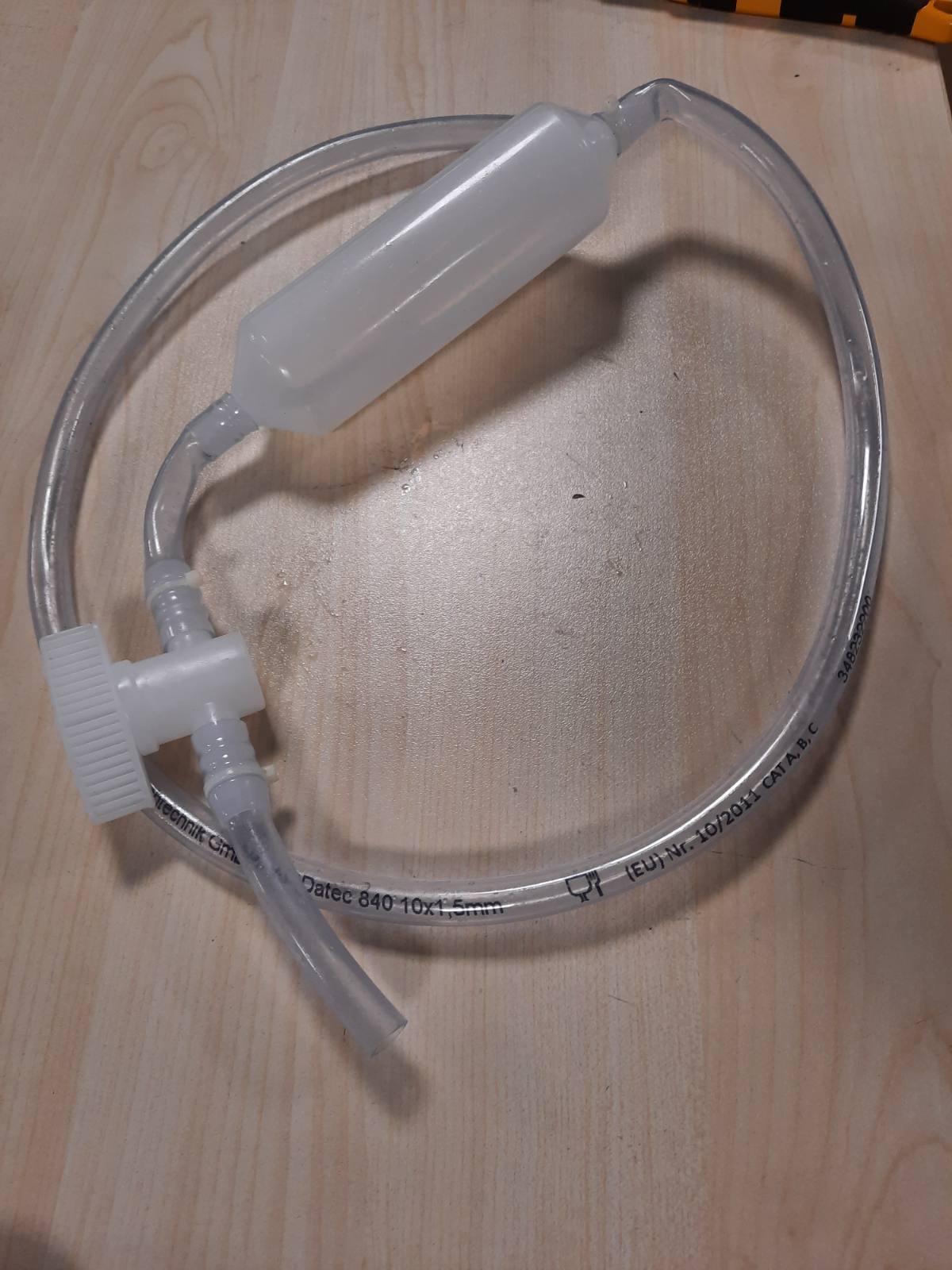 322673 - HÜNERSDORFF Pompë thithëse me valvul mbyllëse dhe tub, transparente, e prodhuar në Gjermani