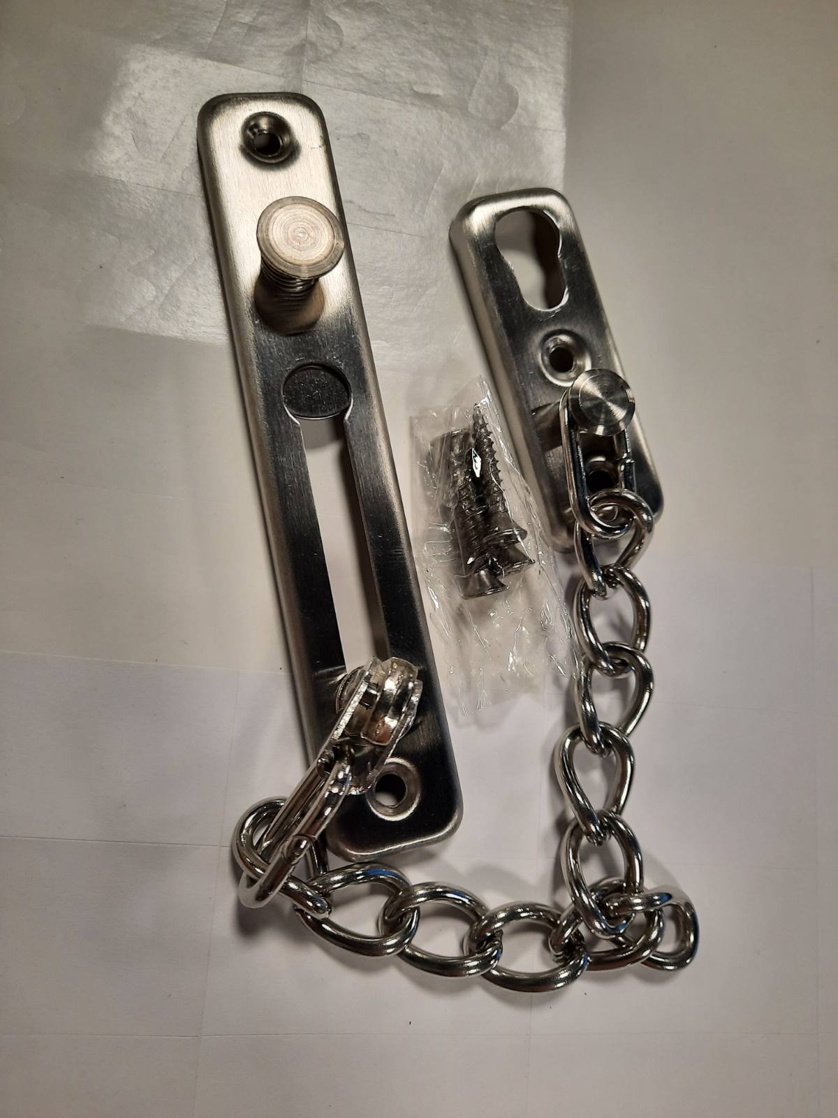 322751 - ZINXHIR SIGURIE PËR DERË PREJ ÇELIKU INOX ELZLE ME BUTON KUNDËR VJEDHJES, 4 VIDA TË PËRFSHIRA, ARGJEND