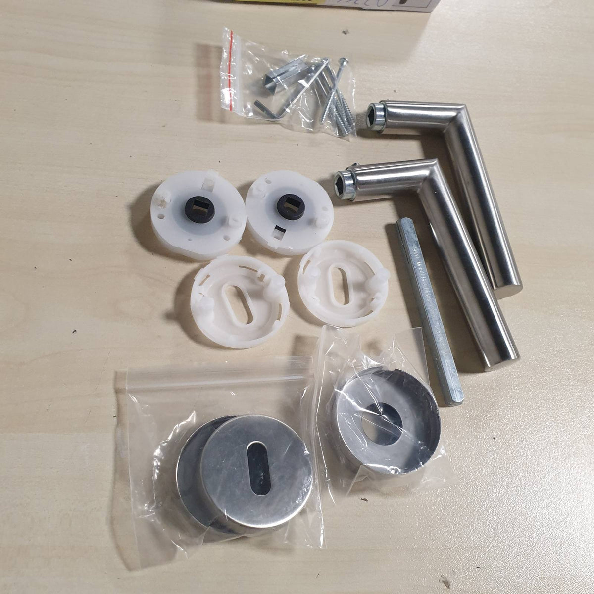 335228 - ALPERTEC Dorezë dere prej çeliku inox 88020500 Moscow-II me rozetë Ø 52 mm