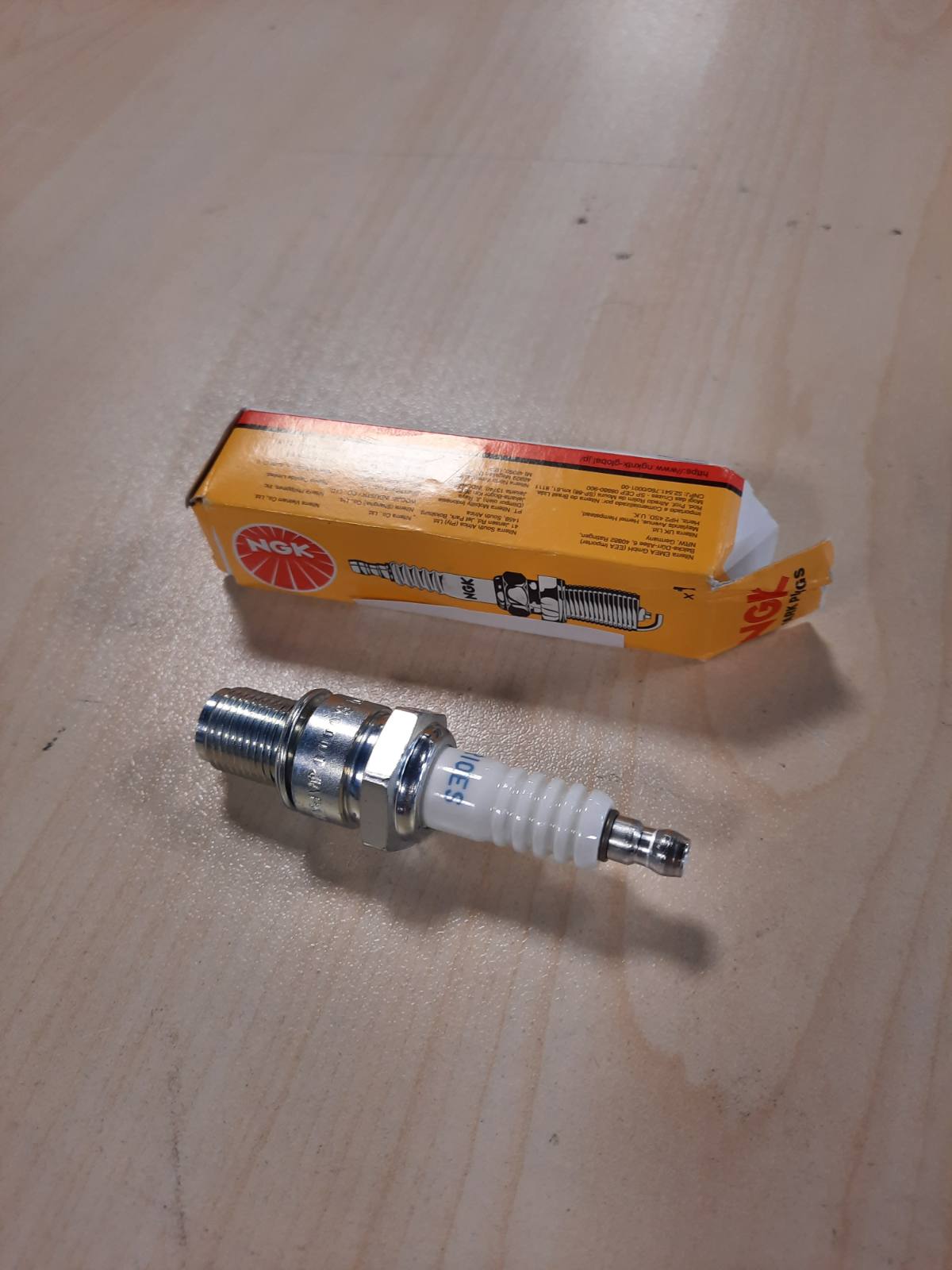 335261 - NGK KANDELE BR10ES, 4832 | Kuti e Verdhë | 1 copë