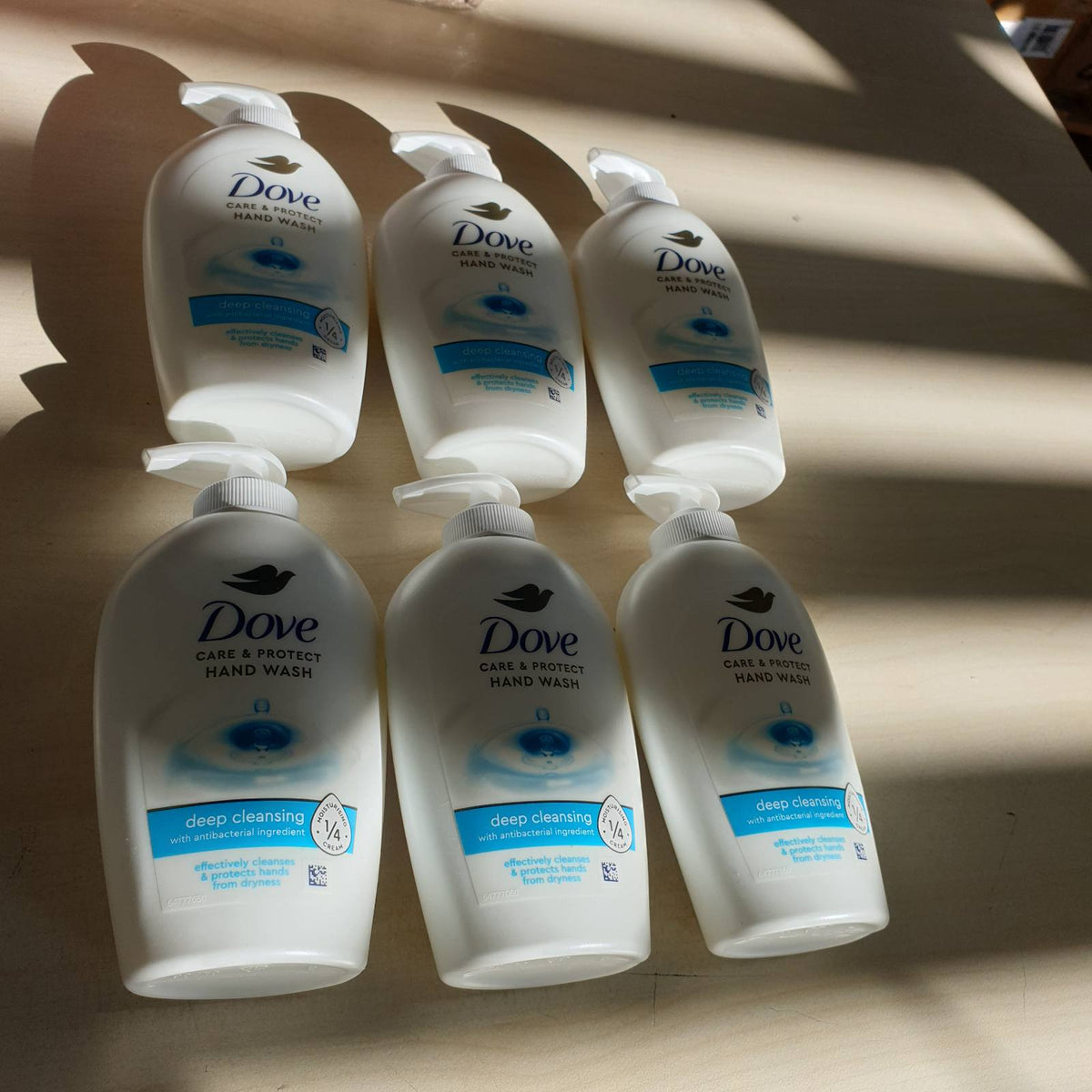 336640 - DOVE Sapun i lëngshëm për duar me përbërës antibakterialë dhe 5 përbërës hidratues, Pako me 6 x 250 ml
