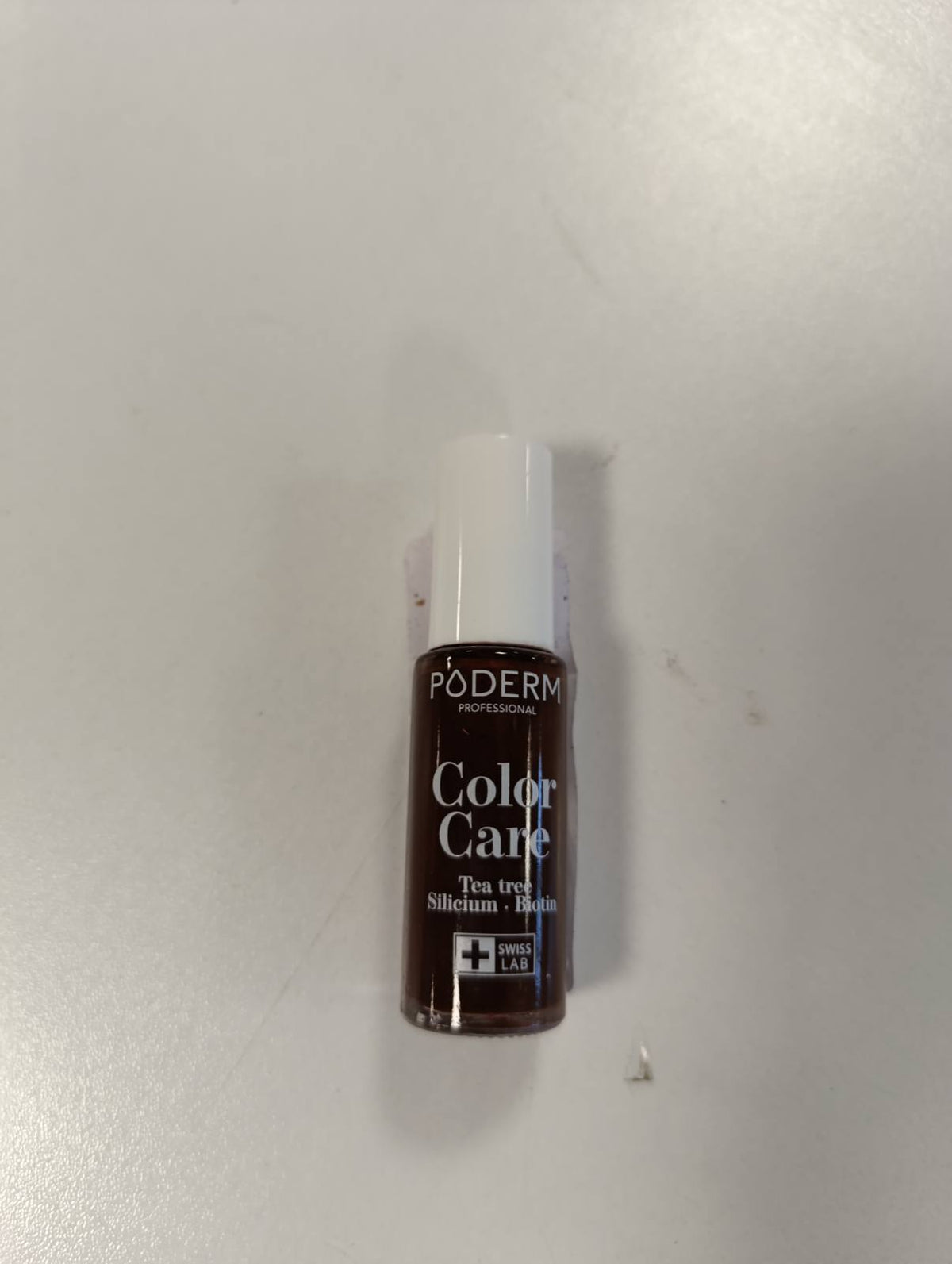 336677 - PODERM Manikyr Shërues me Pemë Çaji, 8 ml, Kuq e Zi, Swiss Lab