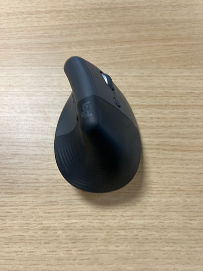 123771 - LOGITECH Lift Maus Vertikal Ergonomik pa Tel, Marrës Bluetooth ose Logi Bolt USB, Klikime të Heshtura, 4 Butona, i Pajtueshëm me Windows/macOS/iPadOS, për Laptop dhe PC - Ngjyra Grafit