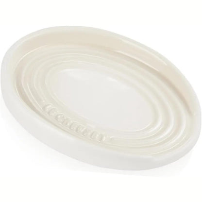 214826 - LE CREUSET Mbështetëse lugësh ovale prej guri, meringë