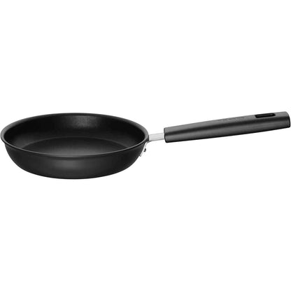 162341 - TIGAN FISKARS, Ø 20 cm, Alumin/Plastikë, Rezistent ndaj Gërvishtjeve, me Shtresë Jo-ngjitëse, e Përshtatshme për të Gjitha Sobat, e Zezë, 1052221