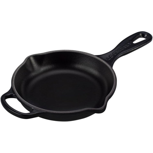 199073 - LE CREUSET Signature Tigan i përshtatshëm për skuqje dhe servirje, prej gize, i rrumbullakët, Ø 16 cm, i zi mat, 1.15 kg, i përshtatshëm për të gjitha llojet e sobave, përfshirë induksionin, 20182160000422