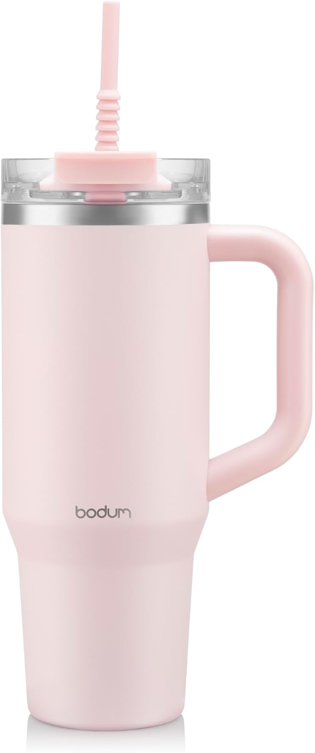 246289 - BODUM Gotë Udhëtimi 1.2 L Rozë Pluhuri - Shishe Uji Metalike me Kashtë, Dorezë dhe Kapak - Mund të lahet në lavastovilje - Për Pije të Ftohta dhe Kafe të Ngrohtë