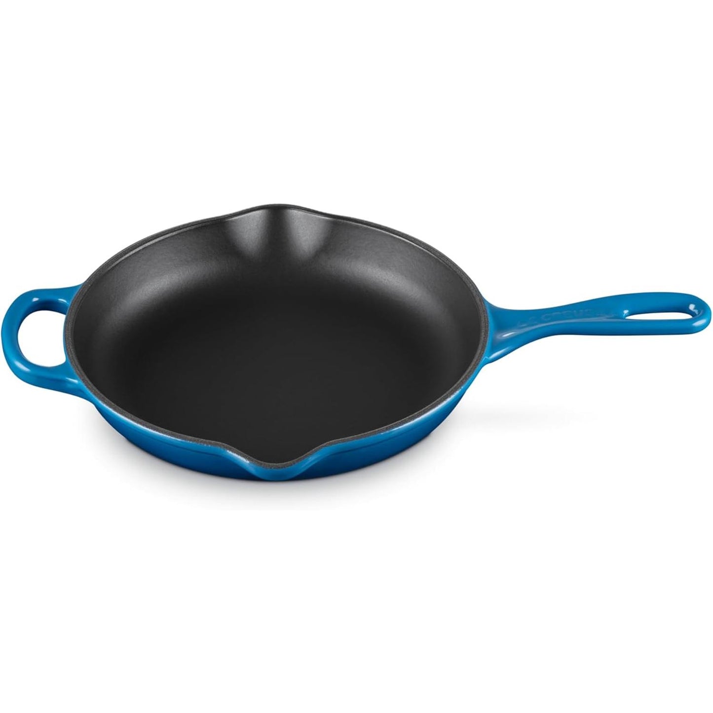167350 - LE CREUSET Signature - Tigan i rrumbullakët për skuqje dhe servirje, prej gize, Ø 23 cm, 1.93 kg, i përshtatshëm për të gjitha llojet e sobave përfshirë induksionin, ngjyra Marseje