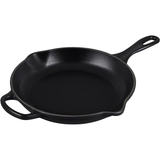 250062 - LE CREUSET Tigan për skuqje dhe servirje prej gize Signature, Ø 23 cm, I përshtatshëm për të gjitha llojet e sobave, Përfshirë induksionin, 1.93 kg, I zi, 20182230000422
