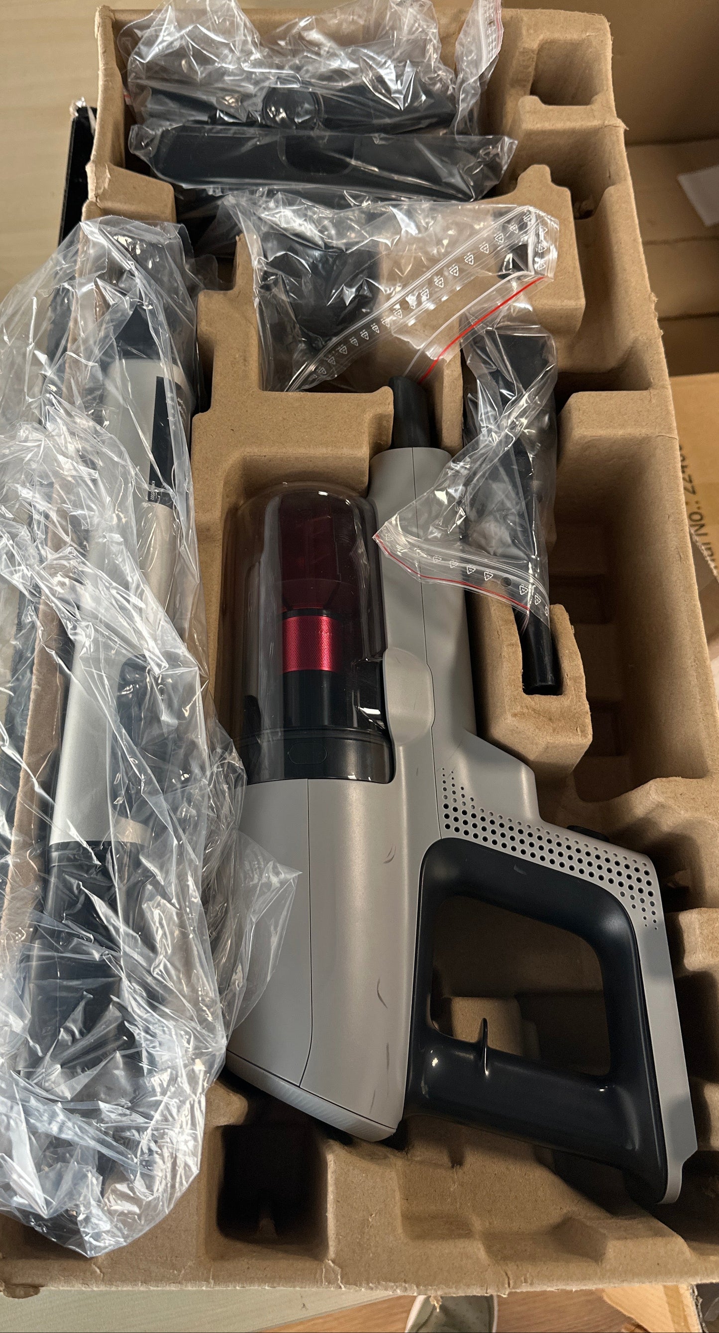 116241 - AEG Fshesë pa Tel AP81AB25UG, Me Korrent 25.2V, Kohëzgjatje Funksionimi 35 Minuta, Furçë Pet Pro për Kafshë Shtëpiake, Modalitet Automatik, Ekran Dixhital, Fshesë Shumëfunksionale, Ngjyra Gri