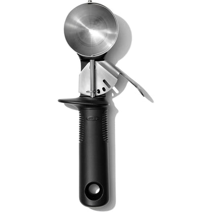 218890 - OXO GOOD GRIPS – Lugë profesionale akulloreje prej çeliku inox me këmbëz