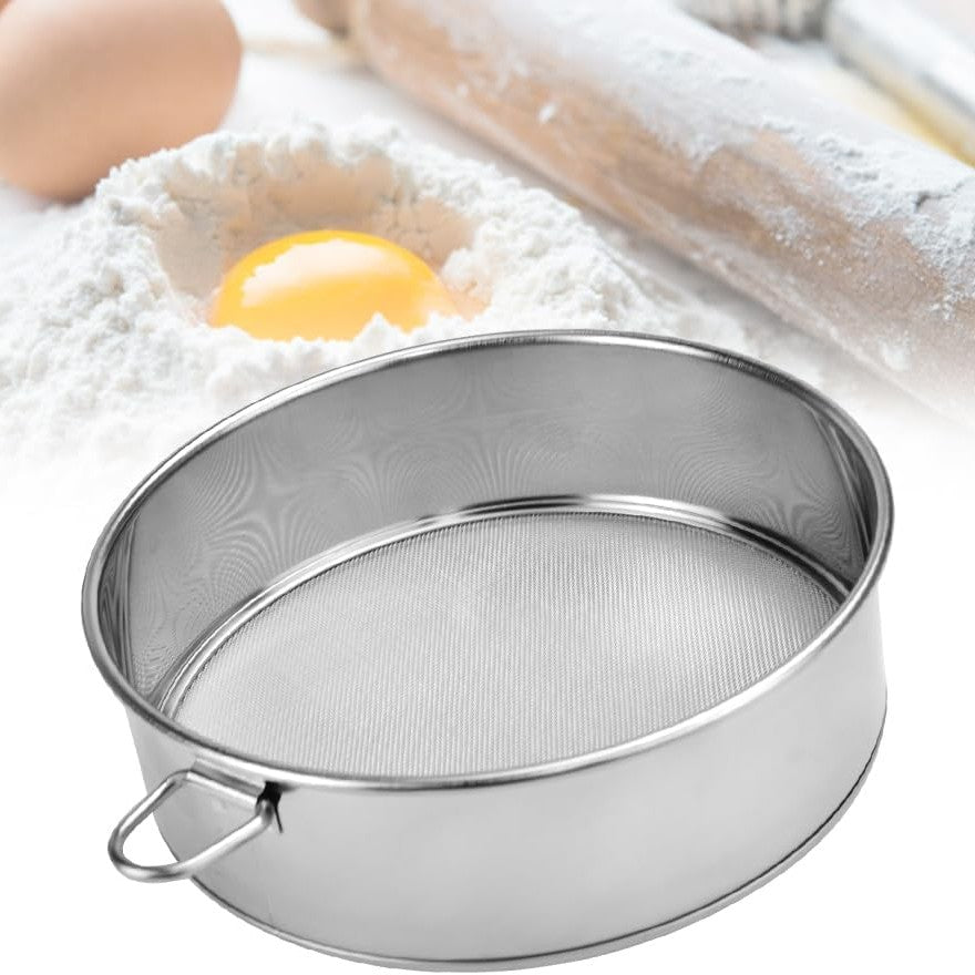 163062 - TANCUDER Sitë Mielli e Rrumbullakët, Prej Çeliku Inox, 25 cm, Portative, për Krem dhe Sheqer, me Filtër të Imët