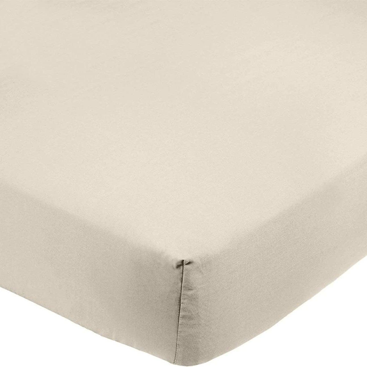 247910 - AMAZON BASICS Çarçaf i montuar me mikrofibër, Lartësia e dyshekut deri në 30 cm, 135 x 190 cm, Bezhë