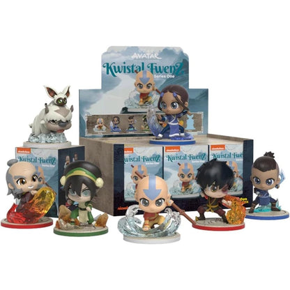 266640 - MIGHTY JAXX Avatar The Last Airbender Kwistal Fwenz | Figurë Koleksionuese Surprise Box | një personazh i rastësishëm