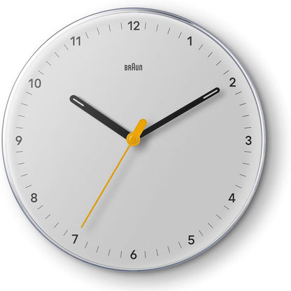 256335 - BRAUN Orë muri analoge Classic, mekanizëm kuarci të heshtur, diametër 23 cm, ngjyrë e bardhë, modeli BC26W