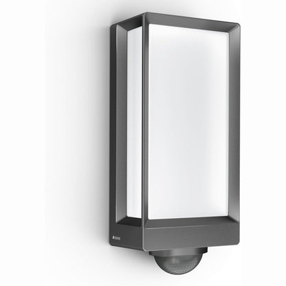 157035 - STEINEL L 42 SC - Dritë LED e Jashtme me Sensor 180°, Bluetooth Mesh, e Kontrolluar nga Aplikacioni, 3000 K, Antracit
