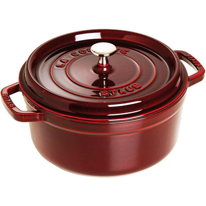 221009 - STAUB Pjekje/Tepsi prej gize, e rrumbullakët 26 cm, kapacitet 5 L, Funksion Aroma Rain për lagështim optimal, e kuqe Grenadine