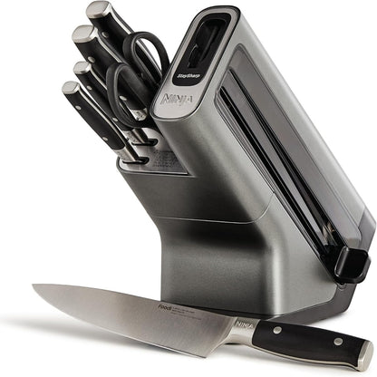 170027 - NINJA FOODI Blloku Thikash StaySharp me Mprehëse të Integruar, Set me 6 Pjesë, Përfshirë Gërsherë Kuzhine dhe Bimësh, Materiali: Çelik Inox, Modeli: K32006EU